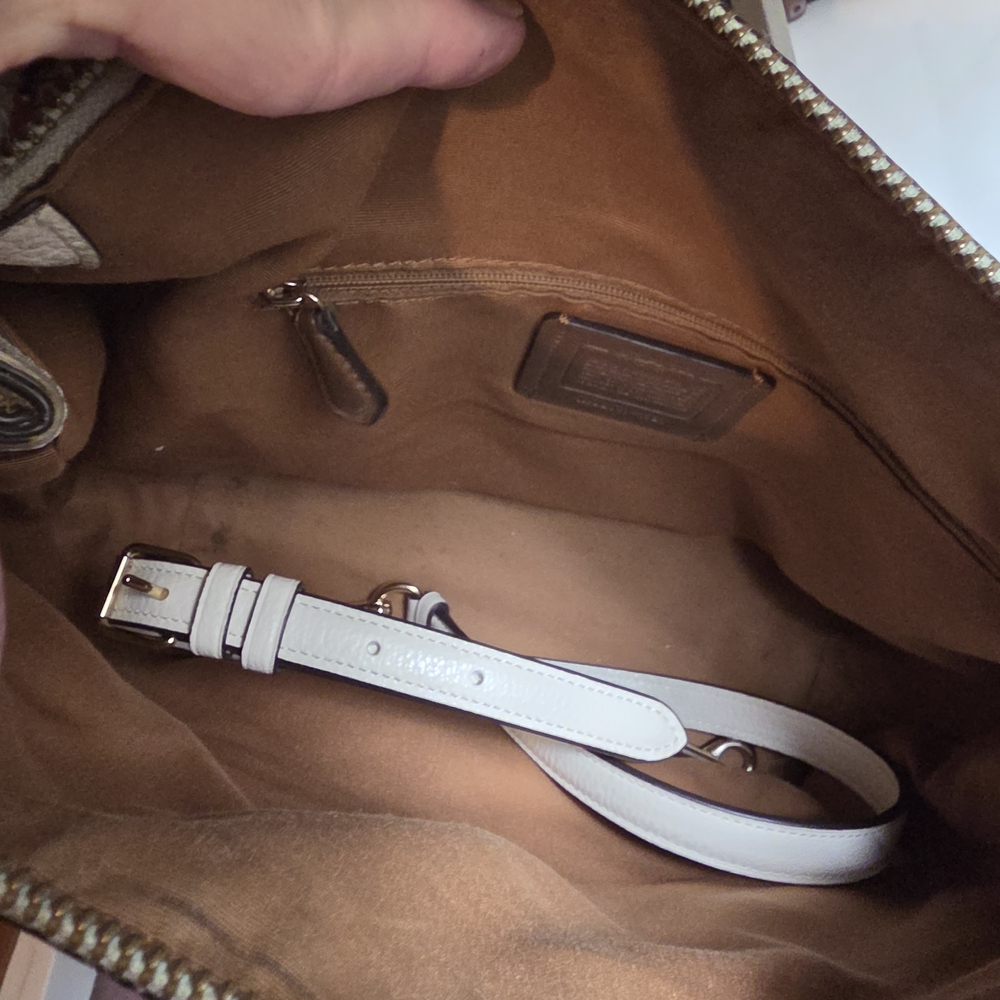 Coach Chalk Grey Shoulder Bag* Needs A Good Cleaning - Picture 13 of 13